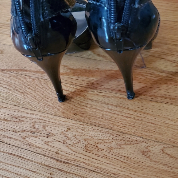 Shoes - Picture 2 of 3